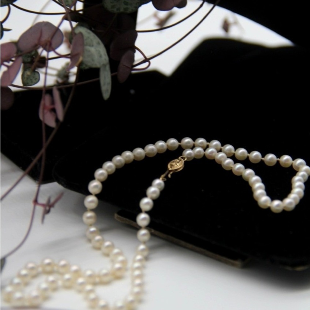 Freshwater Pearl Necklace 14k Yellow Gold Clasp 18 Inch Knotted Strand 4mm